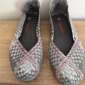 bernie mev. Woven Flats - Gray and Pink